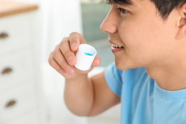 Cách sử dụng nước súc miệng 3