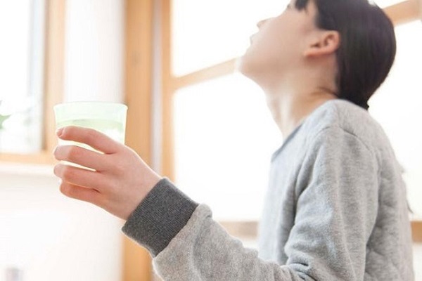 Cách sử dụng nước súc miệng 4