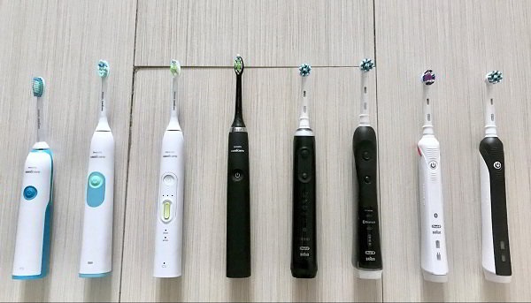 Cách dùng bàn chải đánh răng điện 2