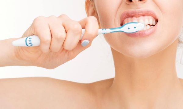 Chảy máu chân răng là bệnh gì 9