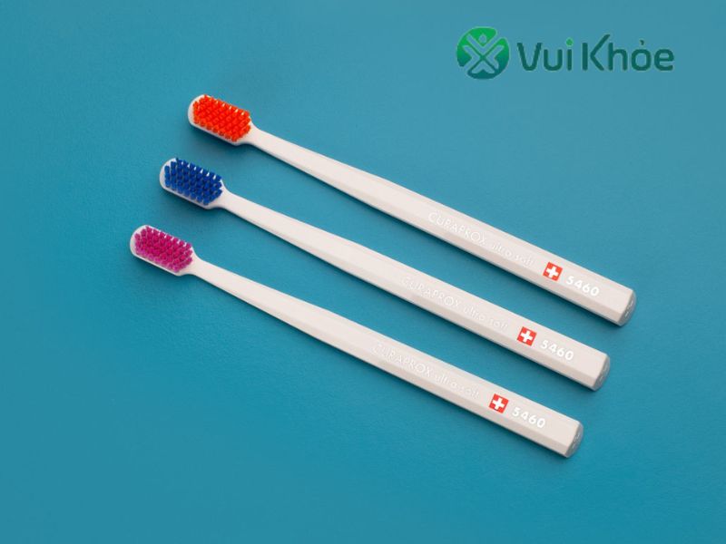 2 dụng cụ vệ sinh răng miệng 1