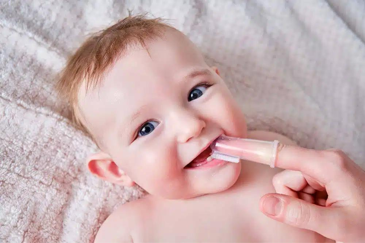 Vệ sinh răng miệng cho bé 1 tuổi 03