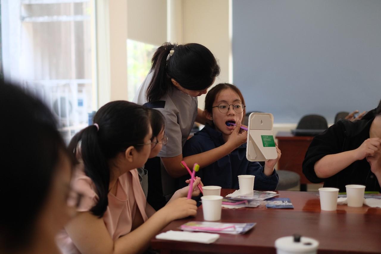 Hành trình trải nghiệm chăm sóc răng miệng cùng triết lý Touch to Teach