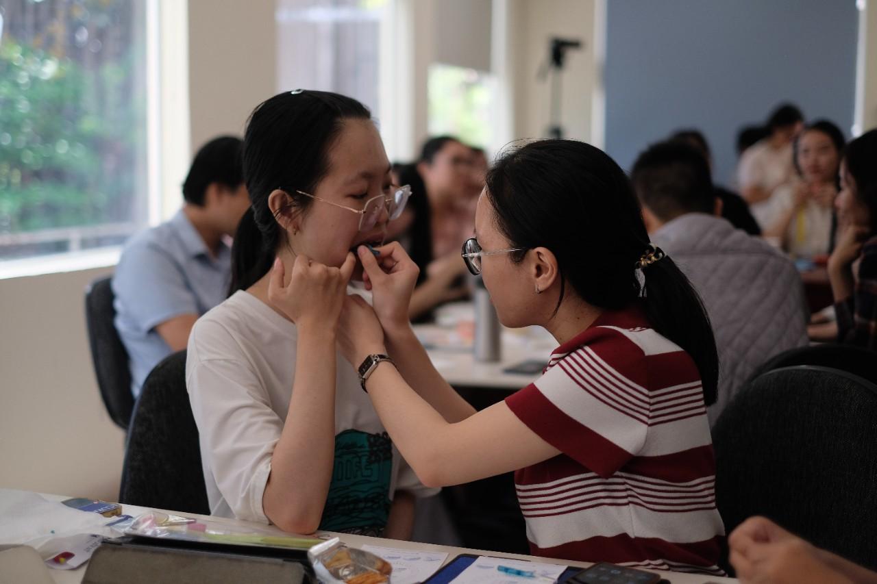 Hành trình trải nghiệm chăm sóc răng miệng cùng triết lý Touch to Teach