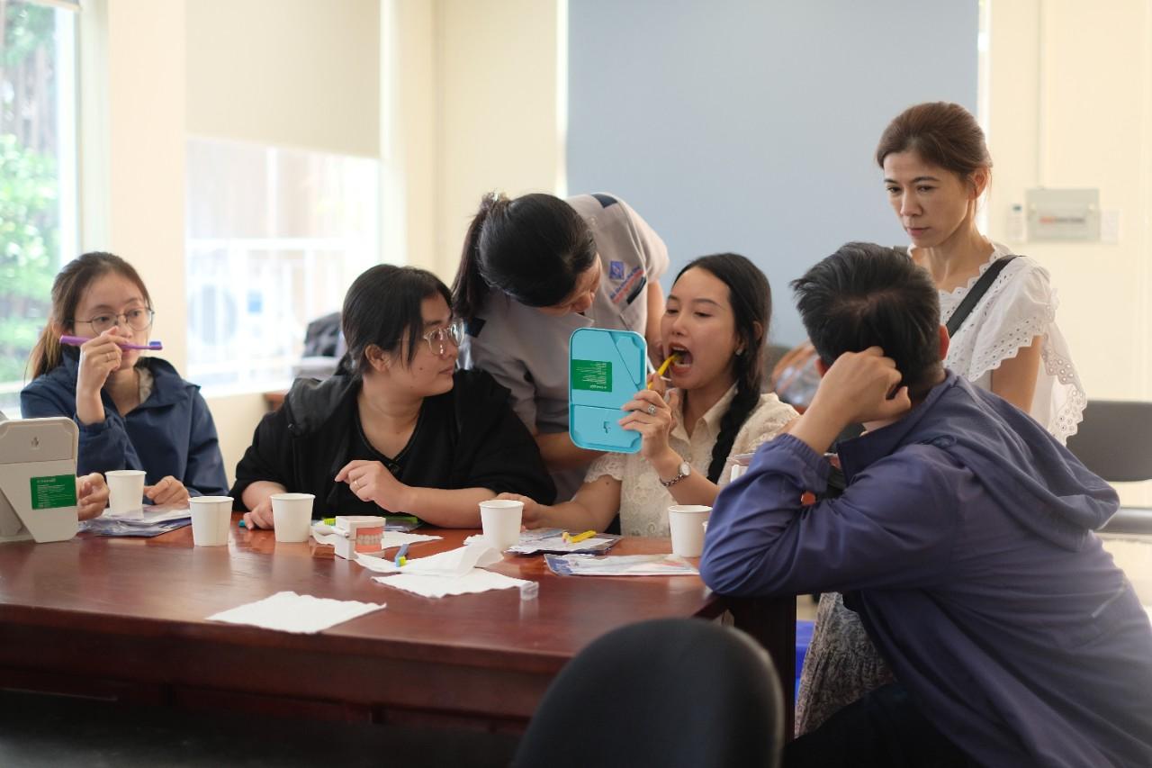 Hành trình trải nghiệm chăm sóc răng miệng cùng triết lý Touch to Teach