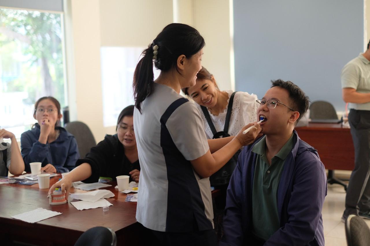 Hành trình trải nghiệm chăm sóc răng miệng cùng triết lý Touch to Teach
