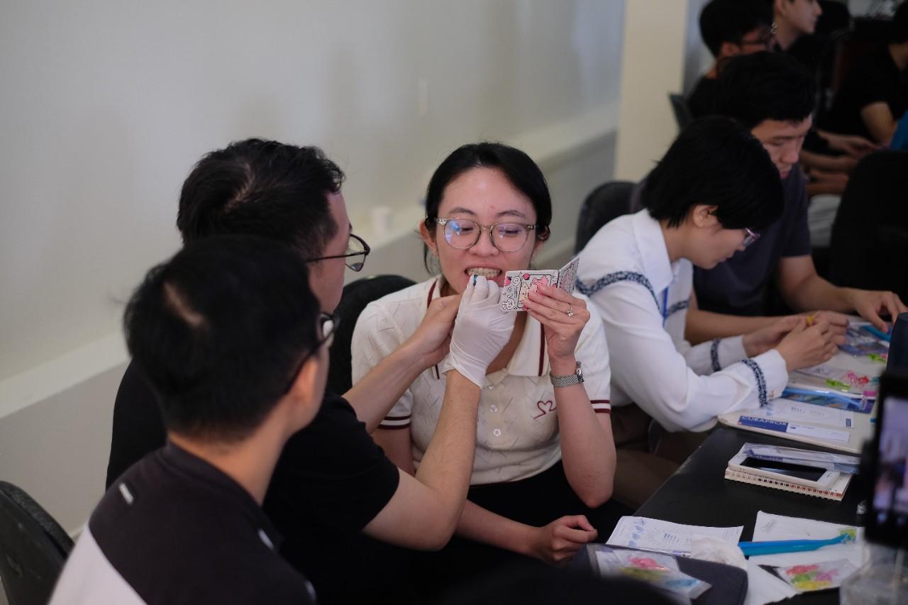 Hành trình trải nghiệm chăm sóc răng miệng cùng triết lý Touch to Teach