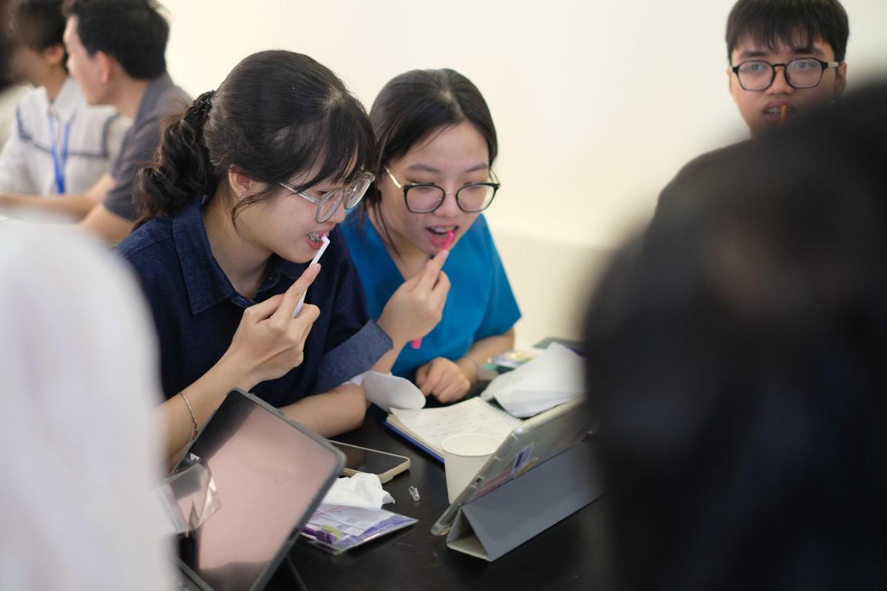 Hành trình trải nghiệm chăm sóc răng miệng cùng triết lý Touch to Teach