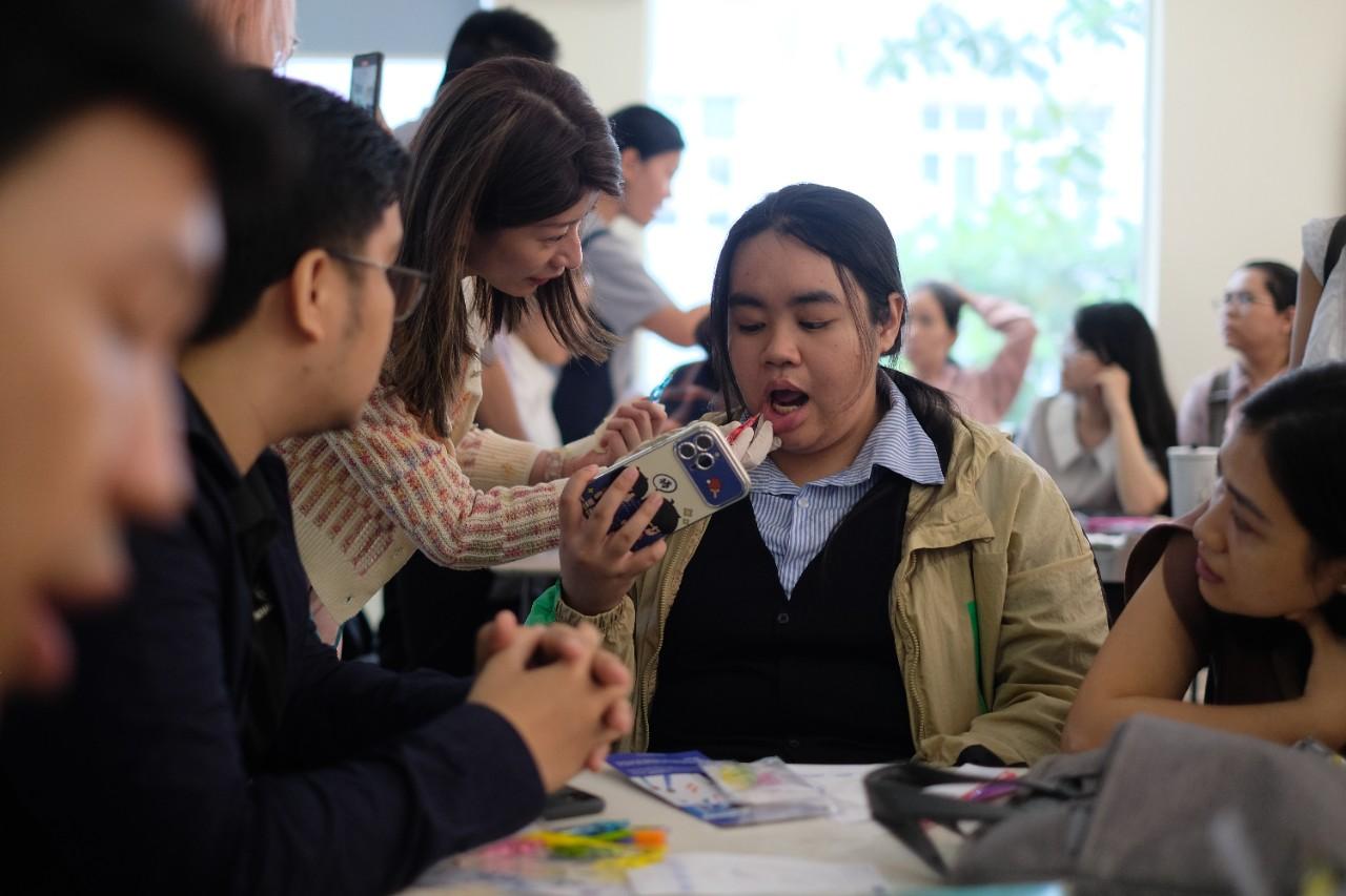 Hành trình trải nghiệm chăm sóc răng miệng cùng triết lý Touch to Teach