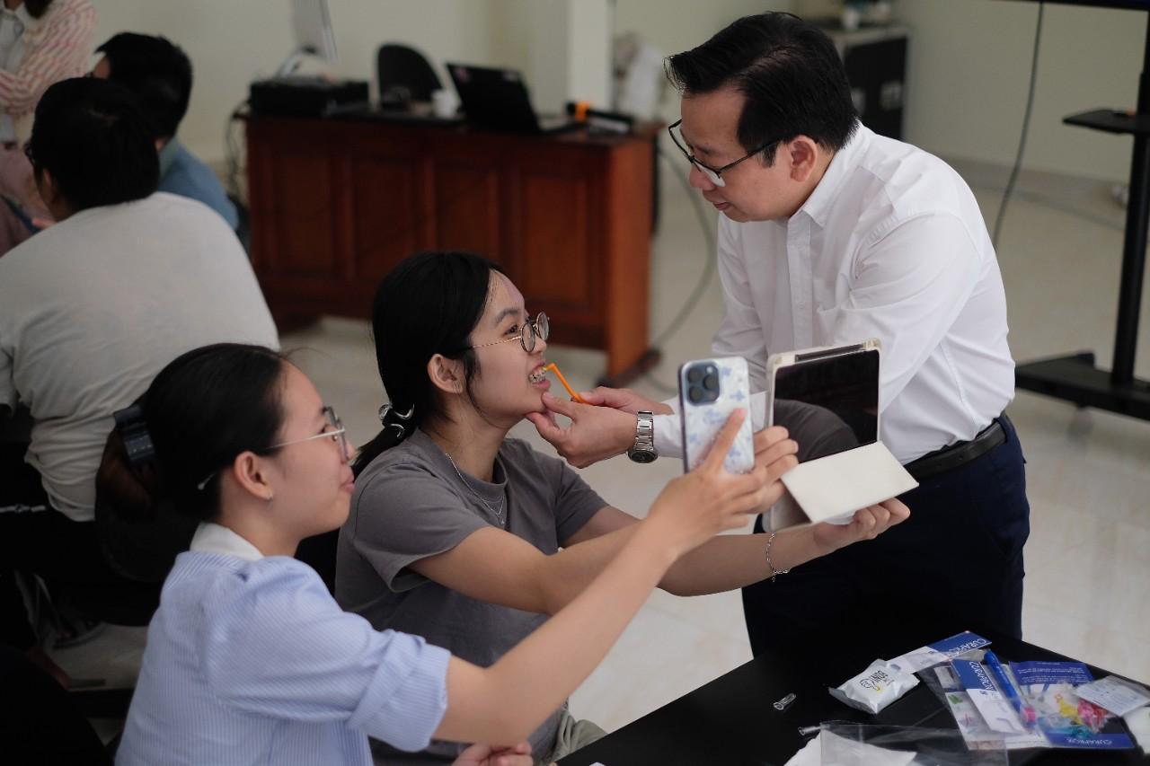 Hành trình trải nghiệm chăm sóc răng miệng cùng triết lý Touch to Teach