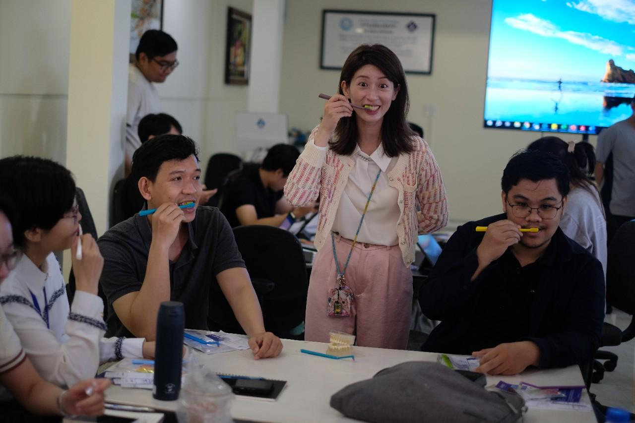 Hành trình trải nghiệm chăm sóc răng miệng cùng triết lý Touch to Teach