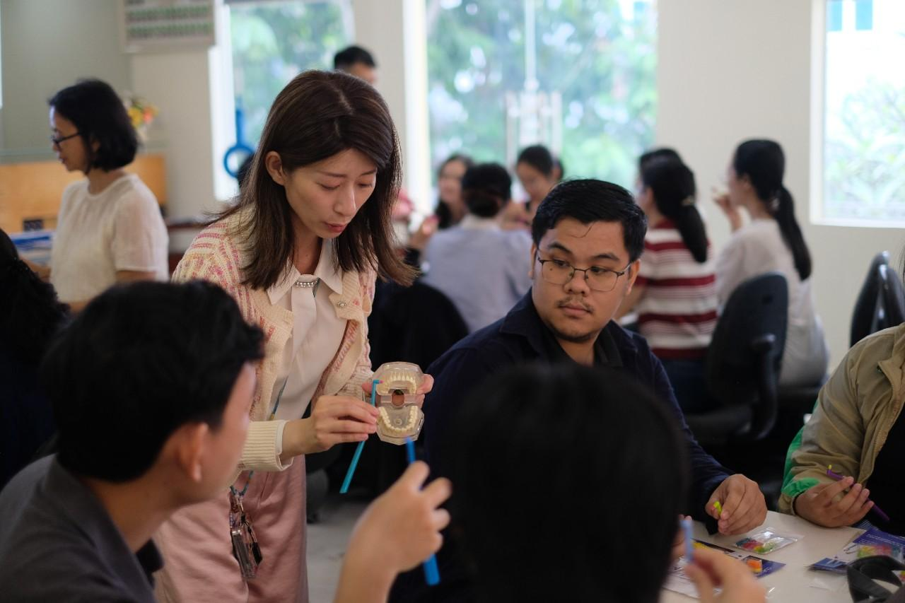 Hành trình trải nghiệm chăm sóc răng miệng cùng triết lý Touch to Teach