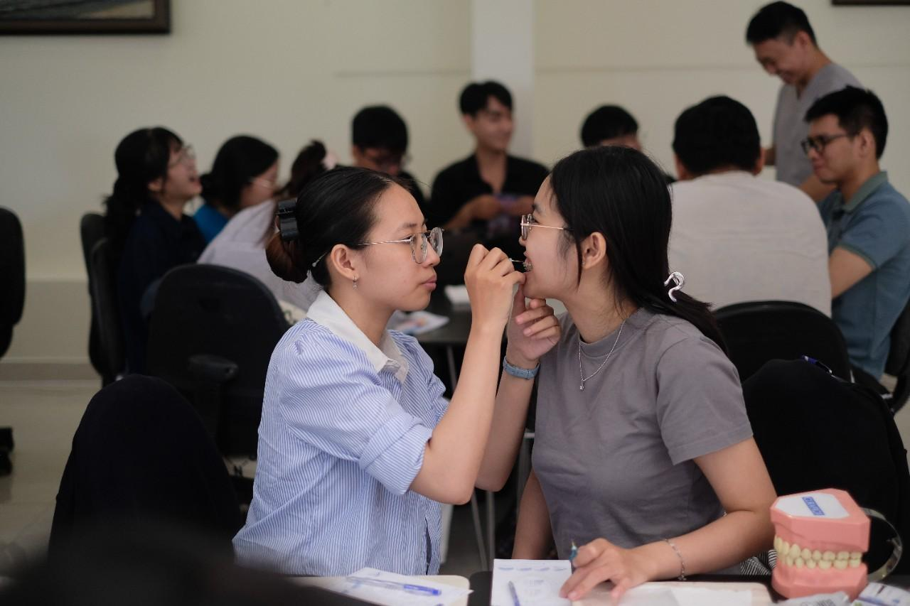 Hành trình trải nghiệm chăm sóc răng miệng cùng triết lý Touch to Teach